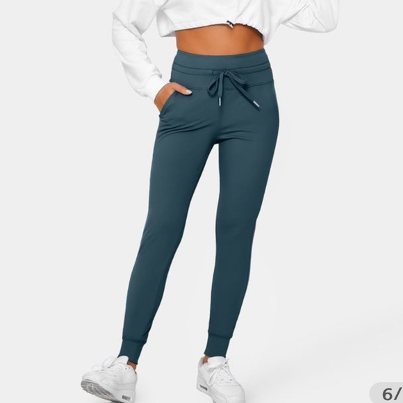 Halara joggers, ink green color, medium, new - Picture 5 of 9